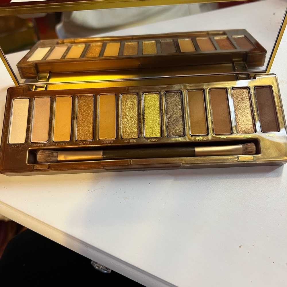 Urban Decay Naked Honey palette like new. Used first 2 colors a few times.